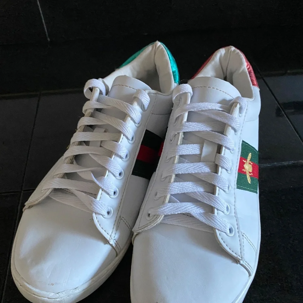 Gucci White WOMEN'S ACE SNEAKER WITH BEE - Picture 6 of 12
